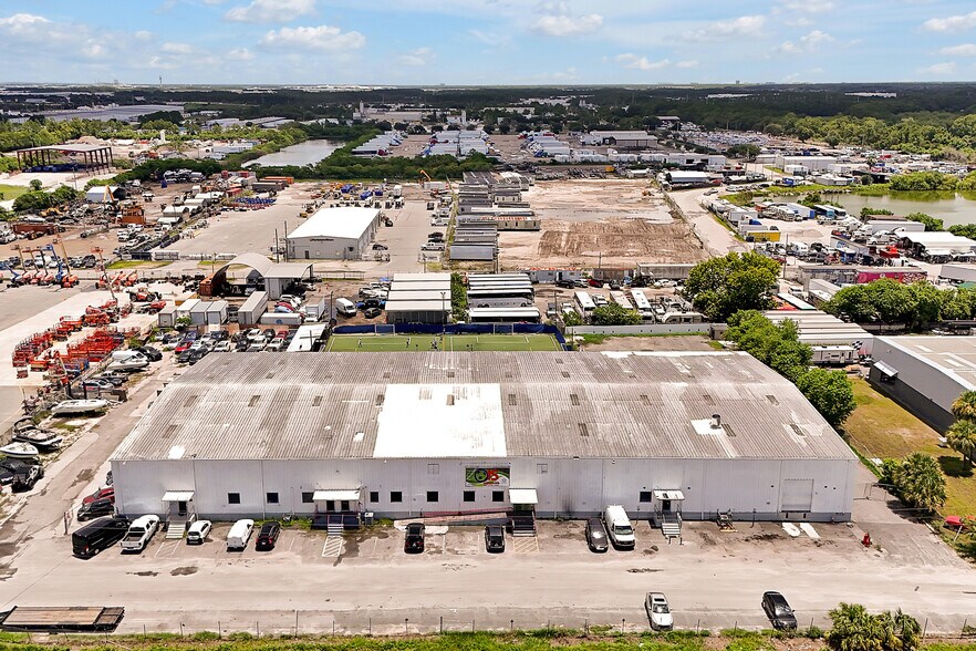 More Photos Of 11435 Rocket Blvd, Orlando Warehouse For Lease