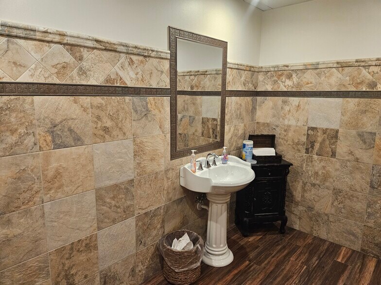 More Photos Of 242 Noble Rd, Waverly Township Office For Lease