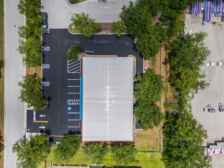More Photos Of 6834 28th Street Cir E, Sarasota Warehouse For Lease