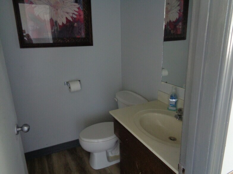 More Photos Of 3916 S Lynn Ct, Independence Medical For Lease