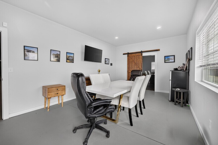 More Photos Of 506 E Stover Rd, Grandview Warehouse For Sale