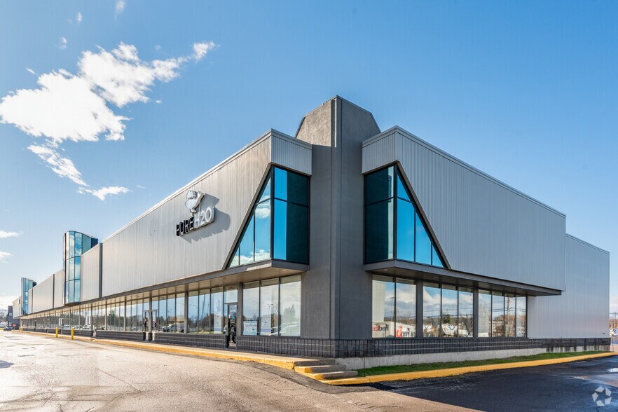 More Photos Of 2500 Rue Jean-Perrin, Québec Unknown For Lease