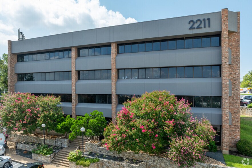 More Photos Of 2211 IH-35 S, Austin Office For Lease