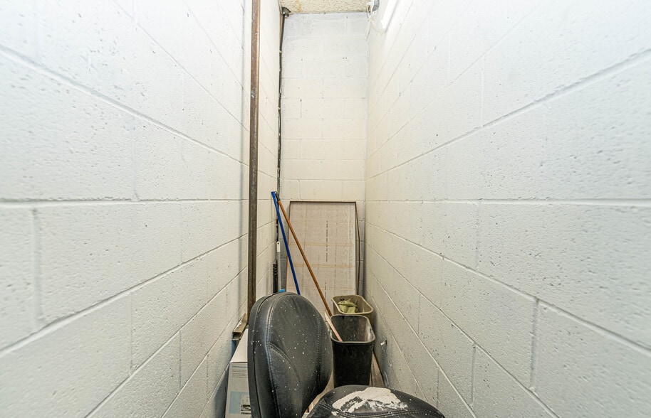 More Photos Of 934 Avila St, Los Angeles Warehouse For Sale