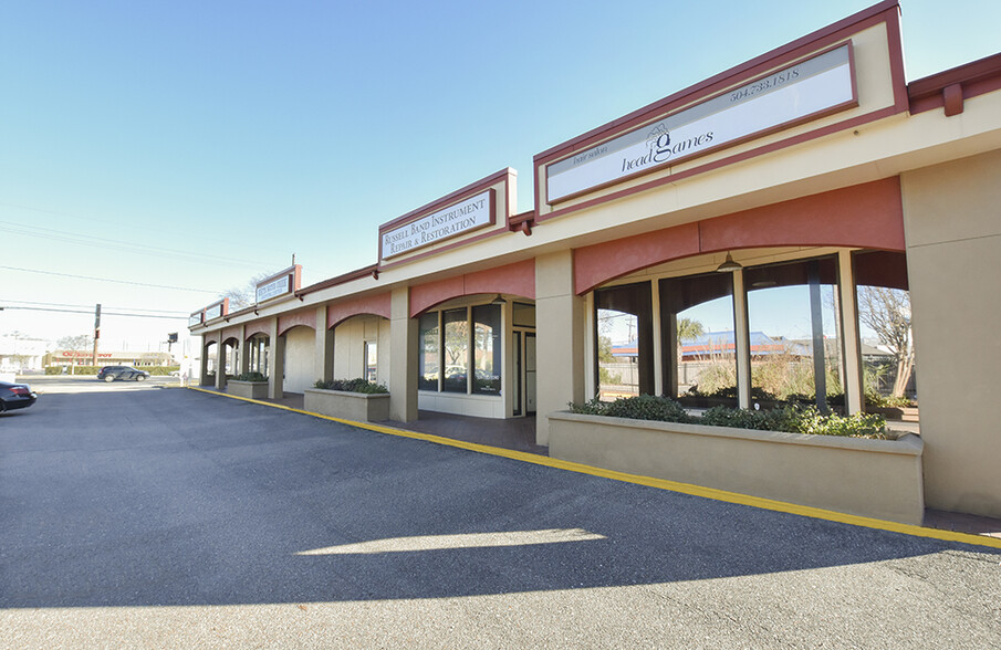 Primary Photo Of 6824 Veterans Memorial Blvd, Metairie General Retail For Lease