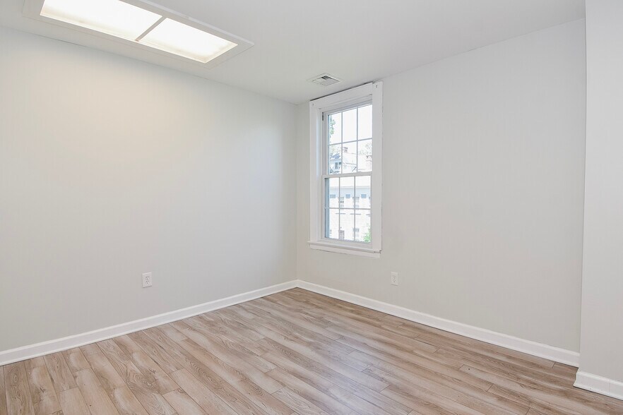 More Photos Of 93-97 Broad St, Middletown Office For Sale