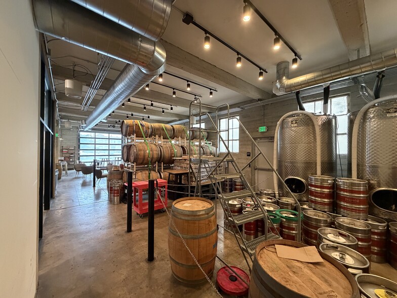 More Photos Of 700 E Broadway, Long Beach Restaurant For Lease