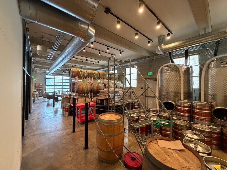 More Photos Of 700 E Broadway, Long Beach Restaurant For Sale