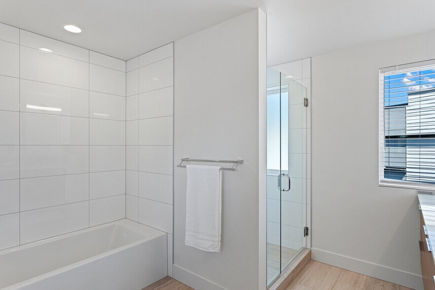 More Photos Of 4270 NE 50th St, Seattle Apartments For Sale