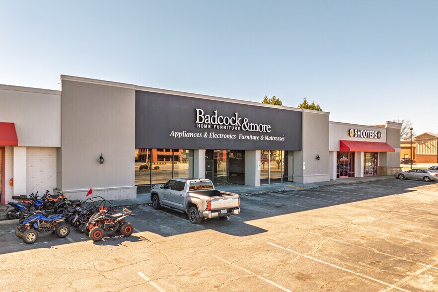 More Photos Of 3407 W Gate City Blvd, Greensboro Warehouse For Lease