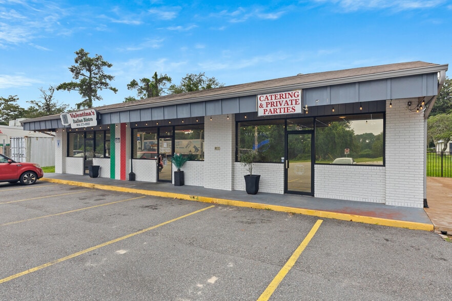 More Photos Of 330 College Dr, Orange Park Freestanding For Sale