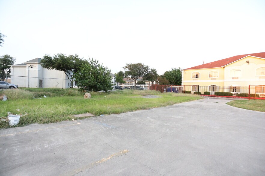 More Photos Of 101 Wells Fargo Dr, Houston Auto Repair For Sale