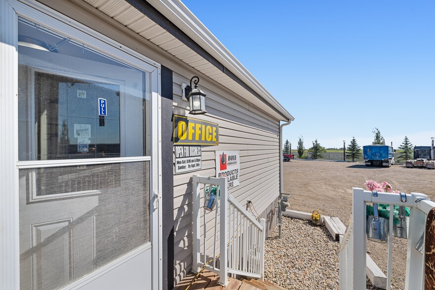More Photos Of 81 Barstow St, Carseland Auto Repair For Sale