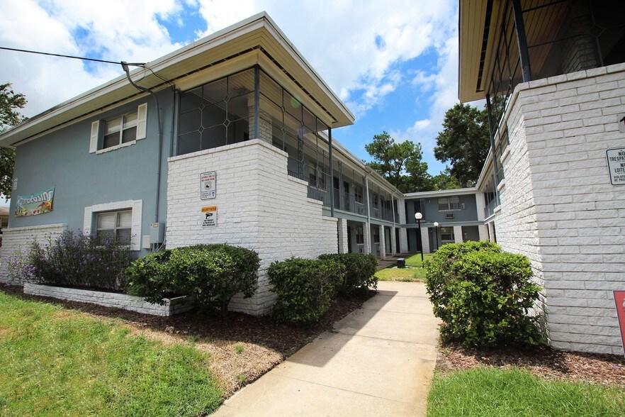 More Photos Of 1110 Caliente Dr, Jacksonville Apartments For Sale