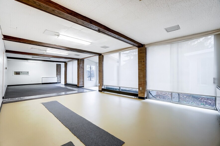 More Photos Of 1106 E High St, Springfield Schools For Sale