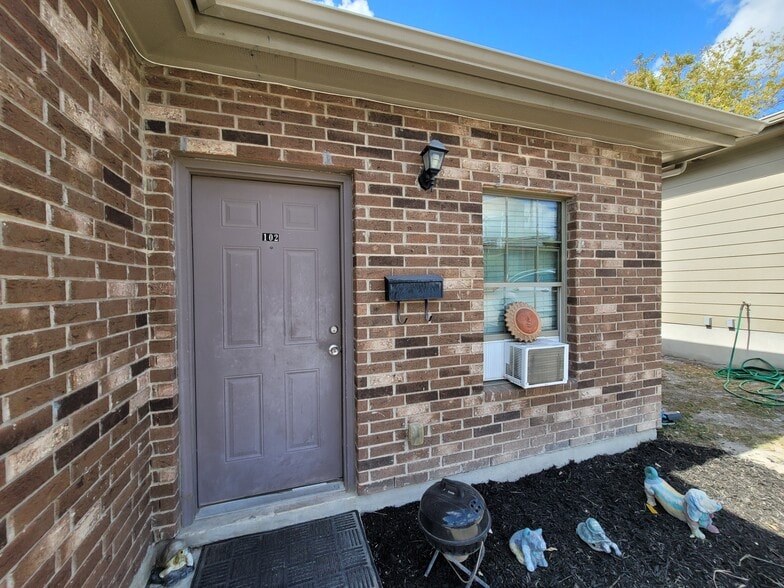 More Photos Of 10911 Baltic St, San Antonio Apartments For Sale