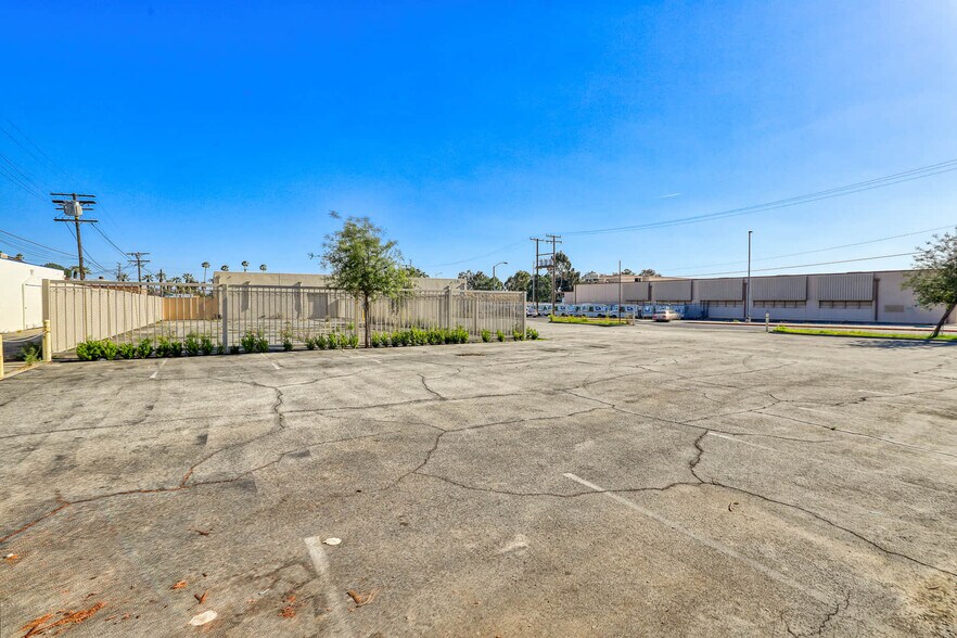 More Photos Of 538 W Monterey Ave, Pomona Distribution For Lease