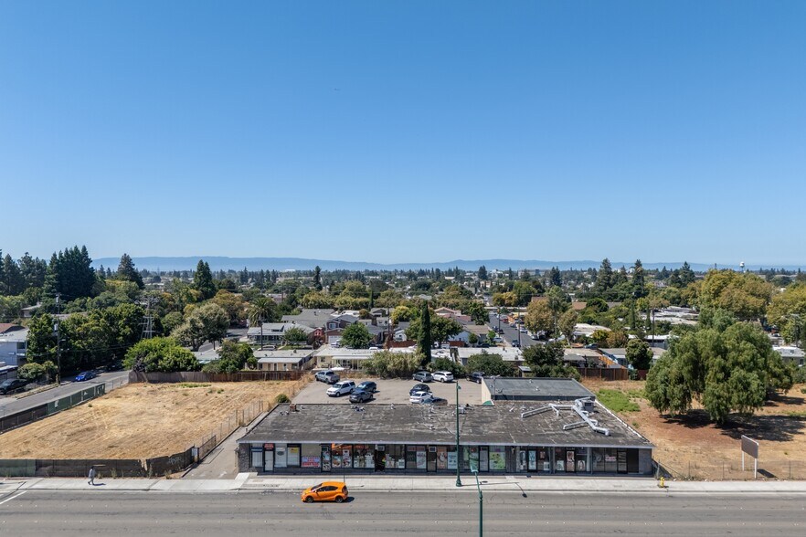 More Photos Of 24453-24475 Mission Blvd, Hayward Freestanding For Sale