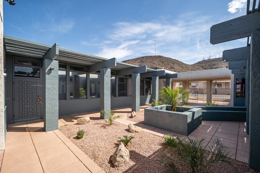 More Photos Of 11747 N 19th Ave, Phoenix Office For Sale