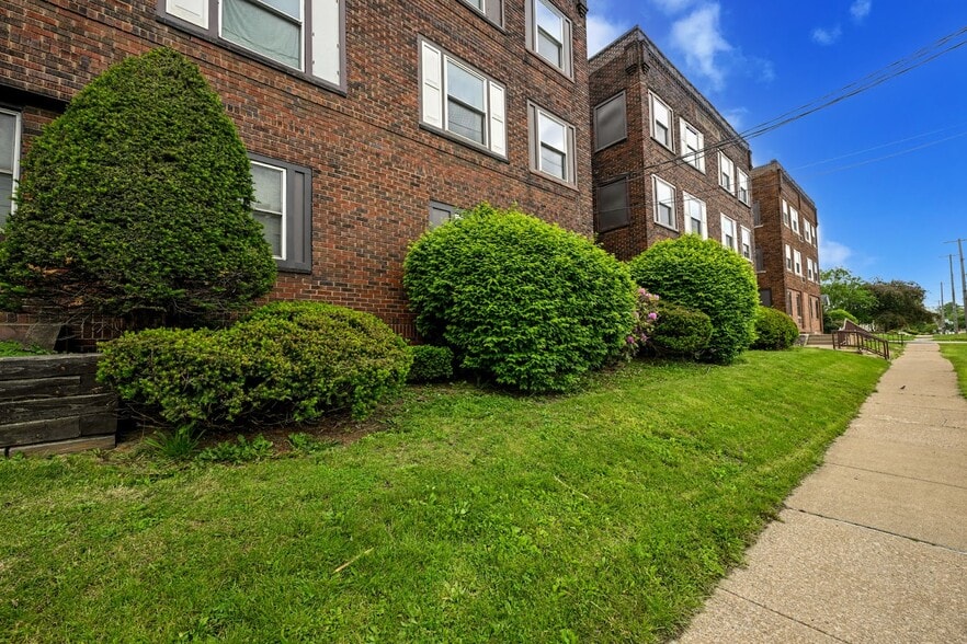 More Photos Of 5 E Wallace Ave, New Castle Apartments For Sale