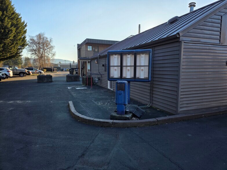 More Photos Of 1304 Ocean Beach Hwy, Longview Storefront Retail Office For Sale