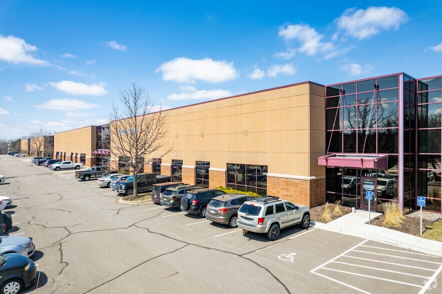 More Photos Of 2215-2235 Highway 36 W, Roseville Manufacturing For Lease