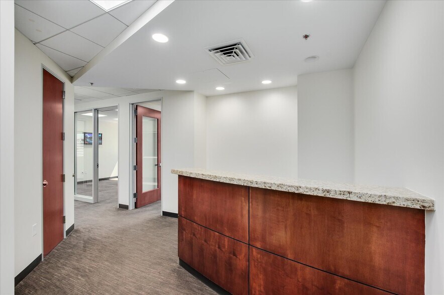 More Photos Of 1800 Glenarm Pl, Denver Office For Sale