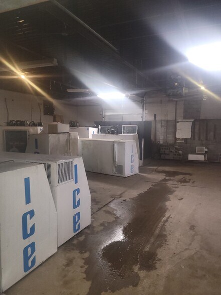 More Photos Of 800 W 17th St, Muncie Warehouse For Sale