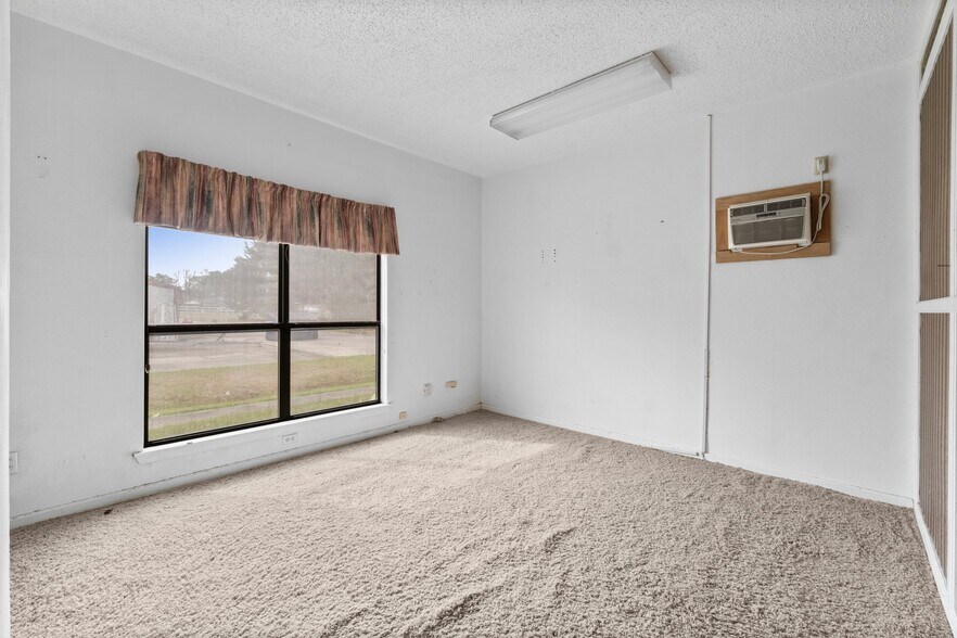 More Photos Of 6738 US Highway 190 E, Livingston Convenience Store For Sale