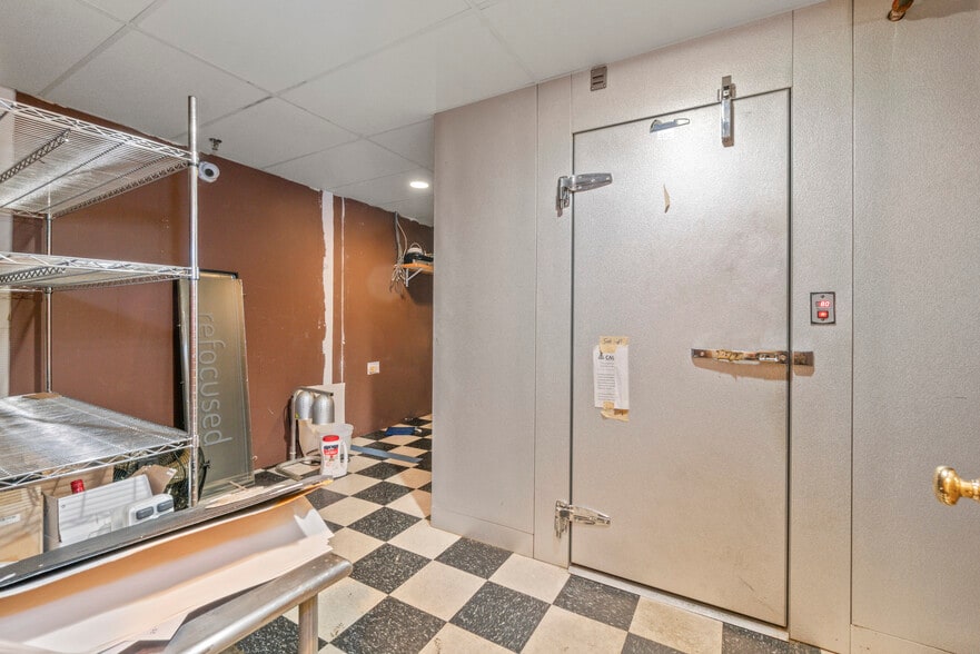 More Photos Of 429 N Eutaw St, Baltimore Office For Sale