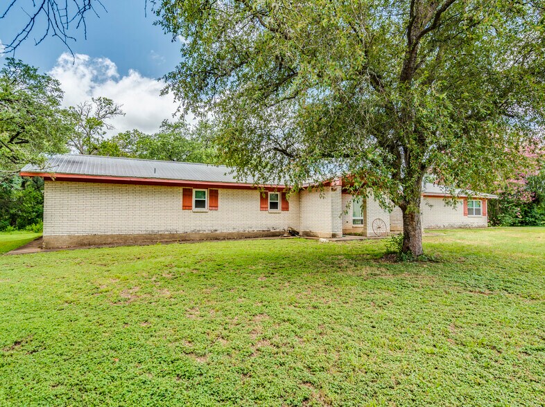 More Photos Of 12900 Lowden Ln, Manchaca Specialty For Lease
