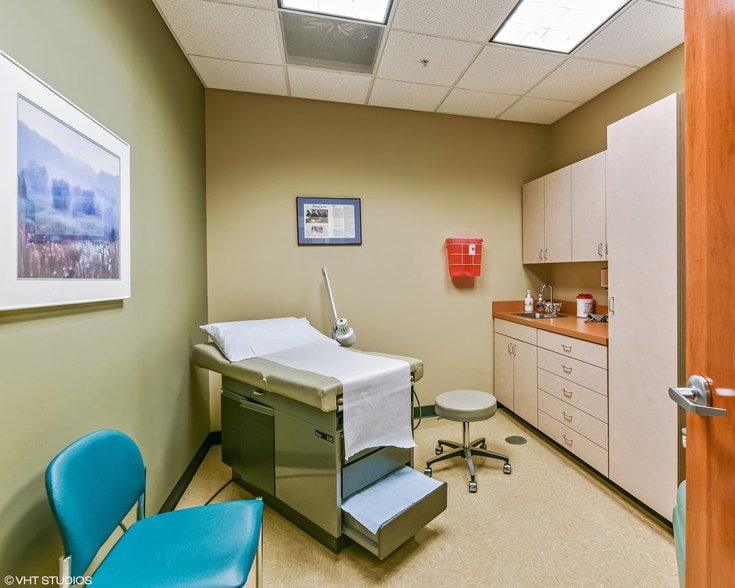 More Photos Of 1256 Waterford Dr, Aurora Medical For Sale