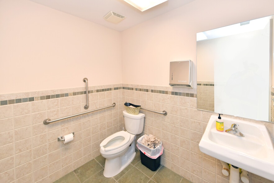 More Photos Of 59 Lincoln Ave, Fair Lawn Office Residential For Sale