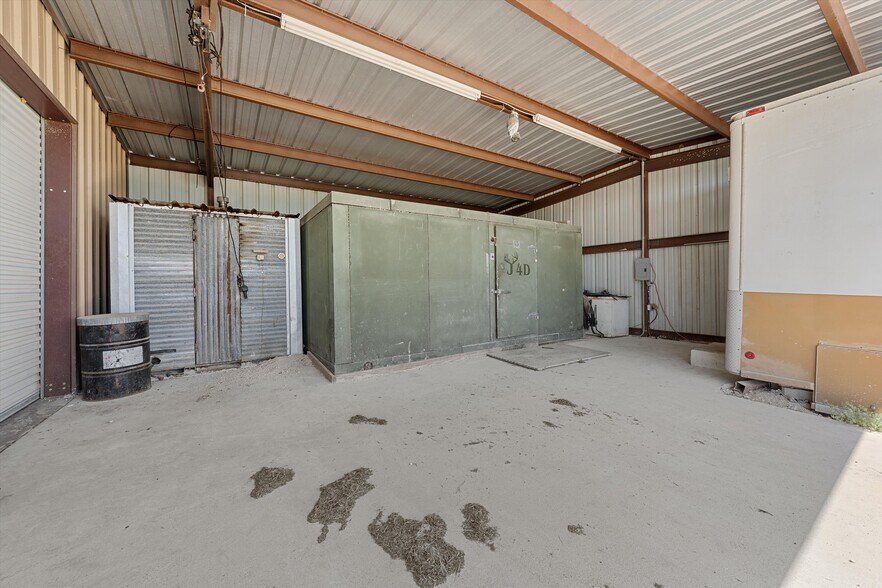 More Photos Of 248 Chitwood Rd, Gatesville Warehouse For Sale
