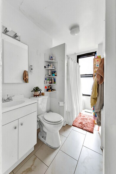 More Photos Of 200 W 14th St, New York Apartments For Sale