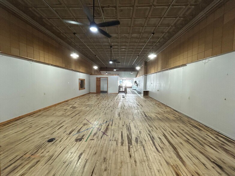 More Photos Of 212 N Main St, Ainsworth Loft Creative Space For Sale