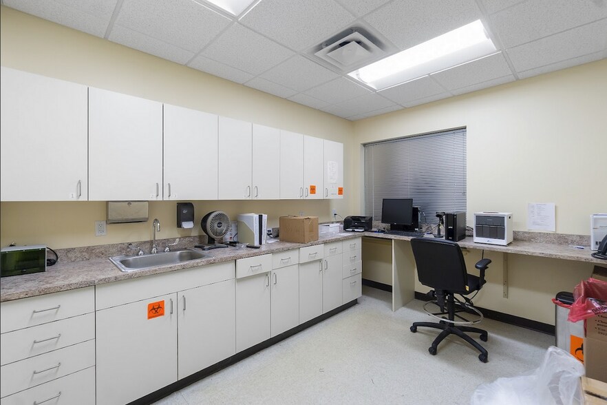 More Photos Of 109 Pine St, Syracuse Flex For Lease