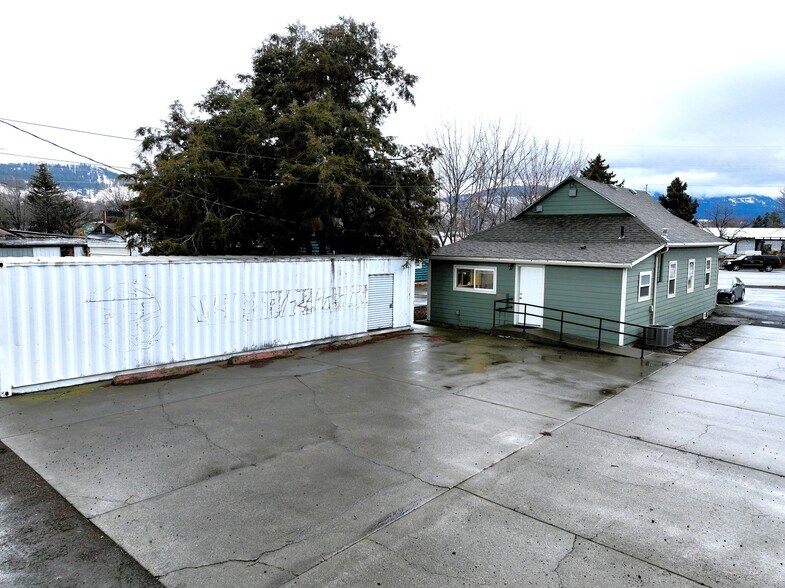 More Photos Of 1910 Island Ave, La Grande Office Residential For Lease