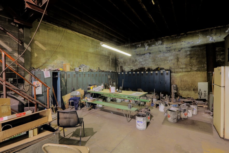 More Photos Of 633 Fellows Ave, Hanover Township Warehouse For Sale