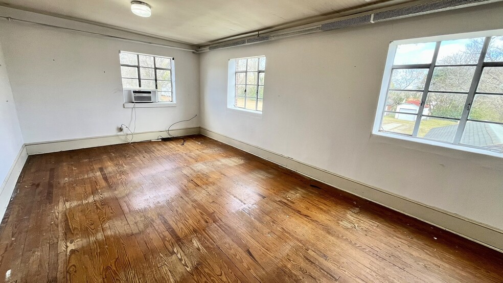 More Photos Of 911 Falls Rd, Rocky Mount Religious Facility For Sale