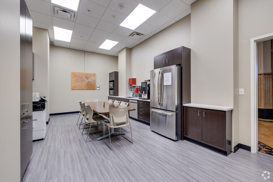 More Photos Of 624 S Boston Ave, Tulsa Office For Sale
