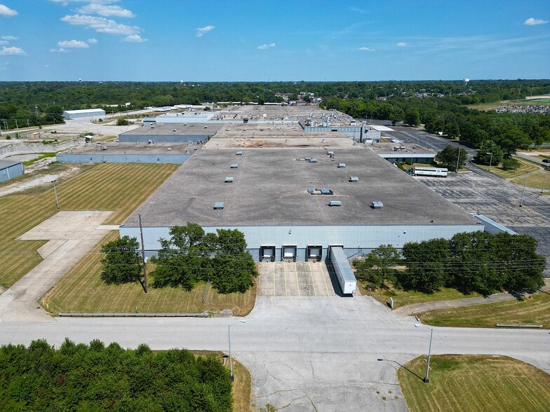 More Photos Of 900-1000 Tyrone Pike, Versailles Manufacturing For Lease