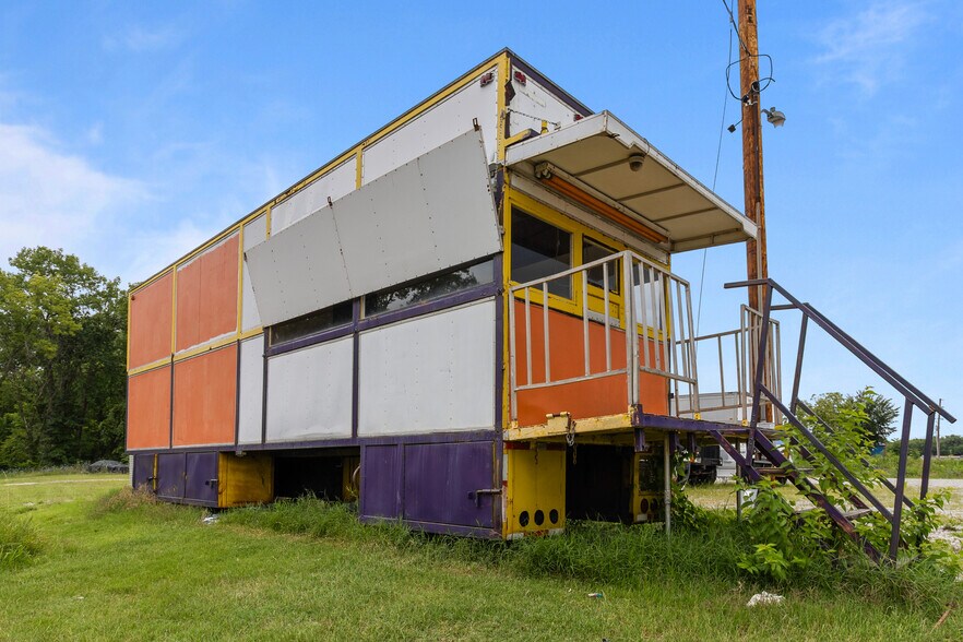 More Photos Of 1420 Highway M, Sedalia Service Station For Sale