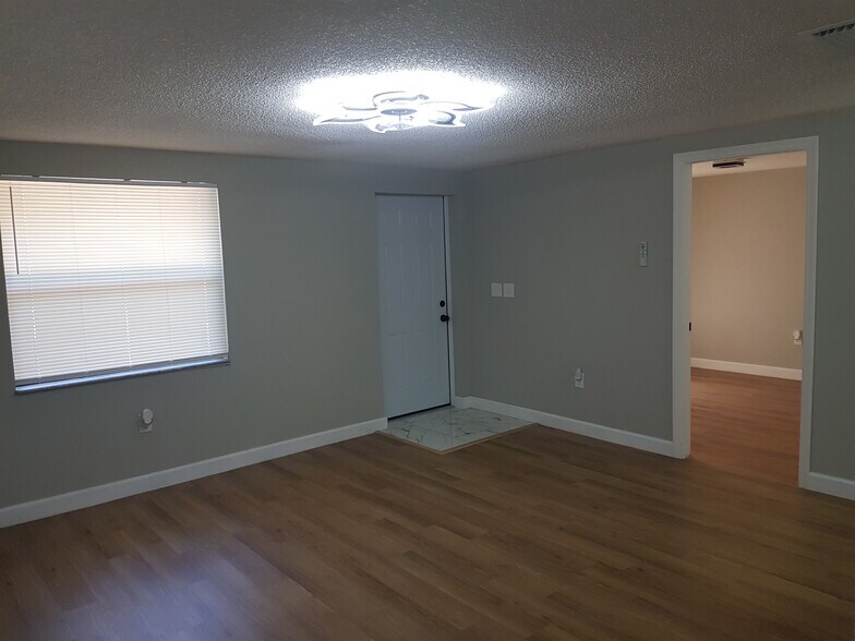 More Photos Of 311 58th Ave E, Bradenton Apartments For Sale