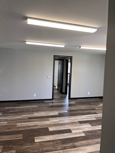 More Photos Of 810 Carlton Dr, Bentleyville Office For Lease