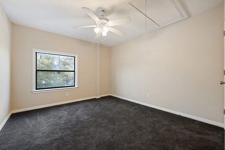 More Photos Of 5205 Hudson Bend Rd, Austin Light Manufacturing For Sale