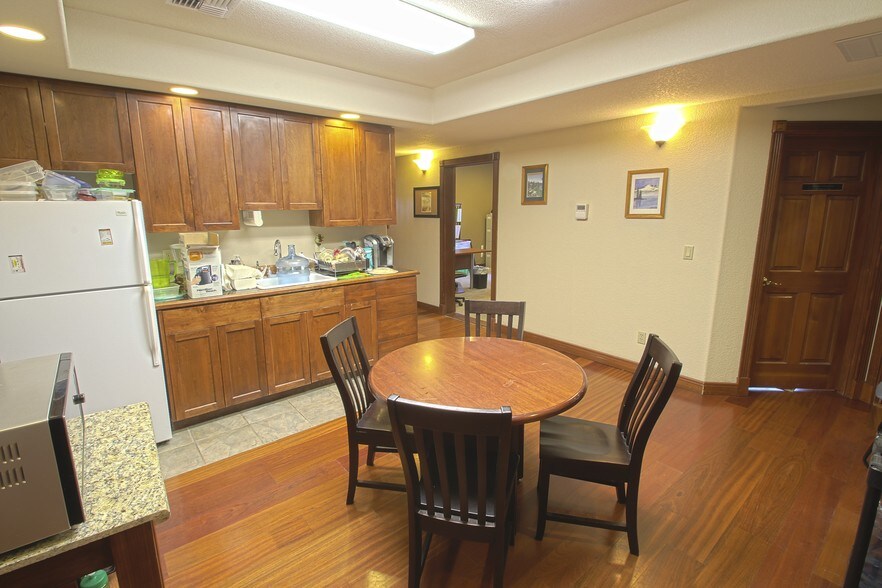 More Photos Of 360 NW Vermont St, Bend Office Residential For Lease