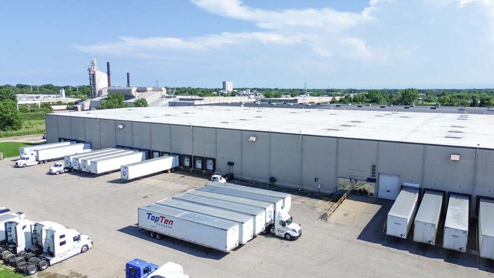 Primary Photo Of 2001-2005 N Delany Rd, Gurnee Unknown For Lease