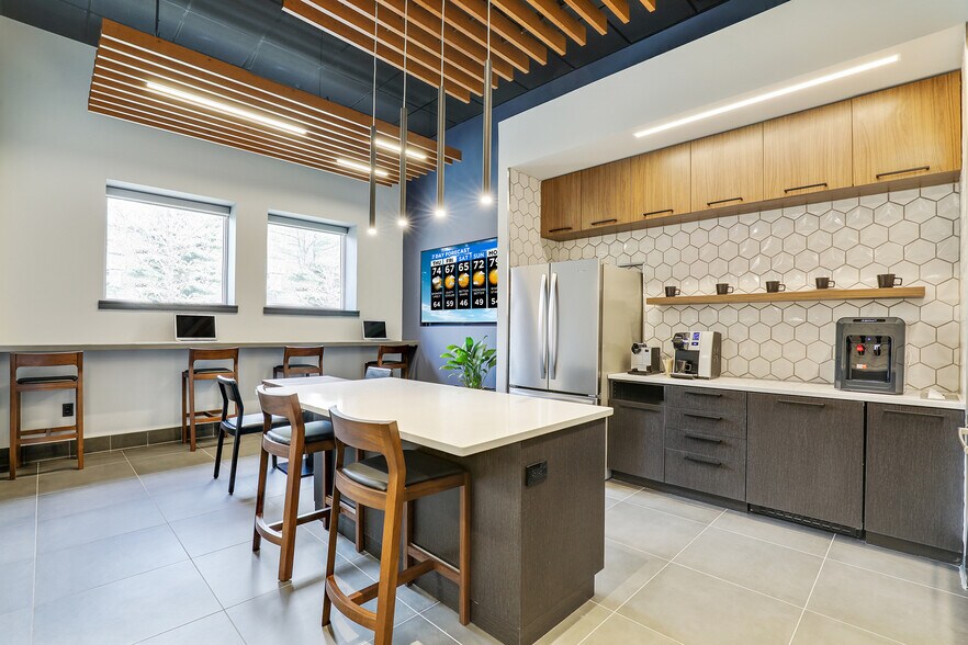 Primary Photo Of 25 Pompton Ave, Verona Coworking Space