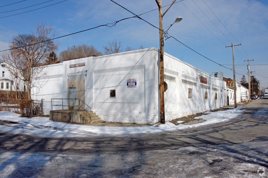 More Photos Of 100 Beecher Ave, Cheltenham Warehouse For Lease